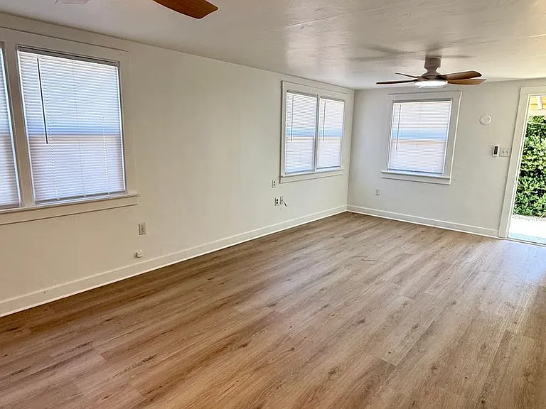 205 S Crawford St — Photo 3