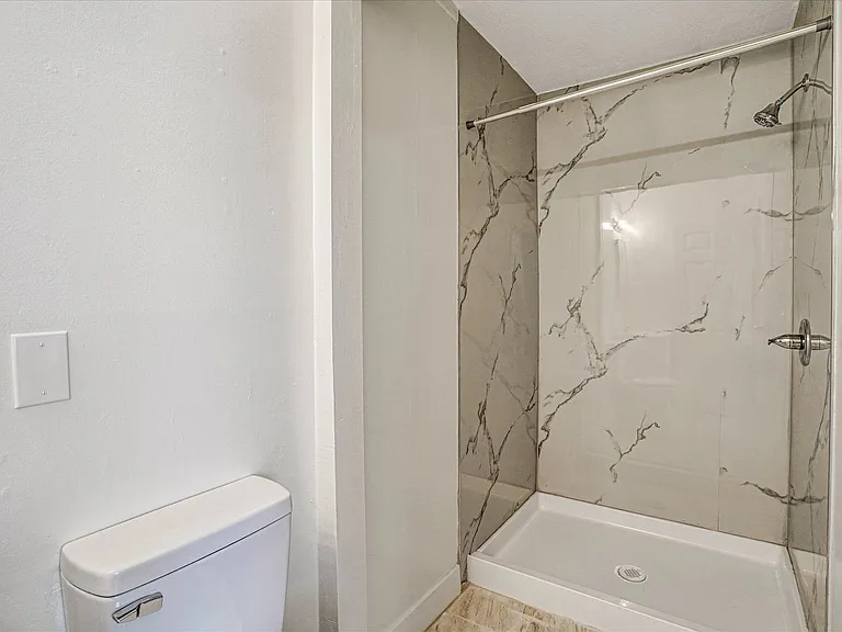 452 Wilshire Ave — Photo 26