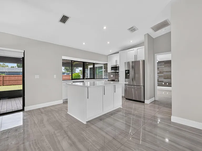825 SE Starflower Ave — Photo 12