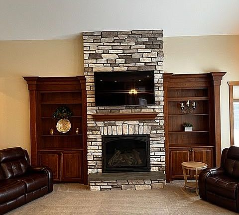 Living Room/ Gas Fireplace