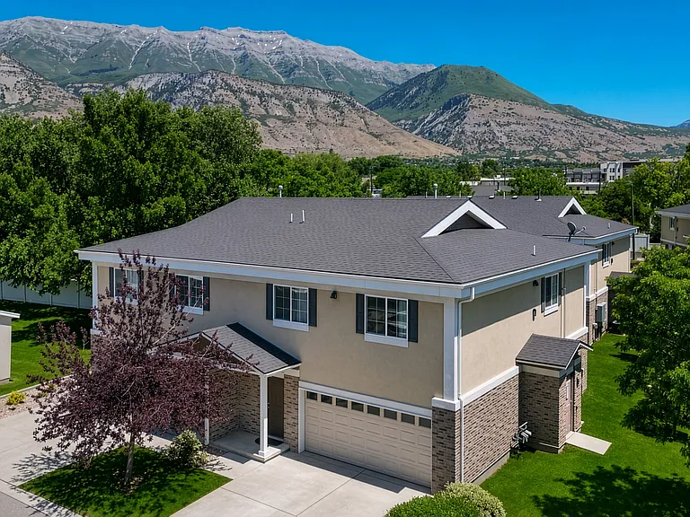 Beautiful and Large Townhomes