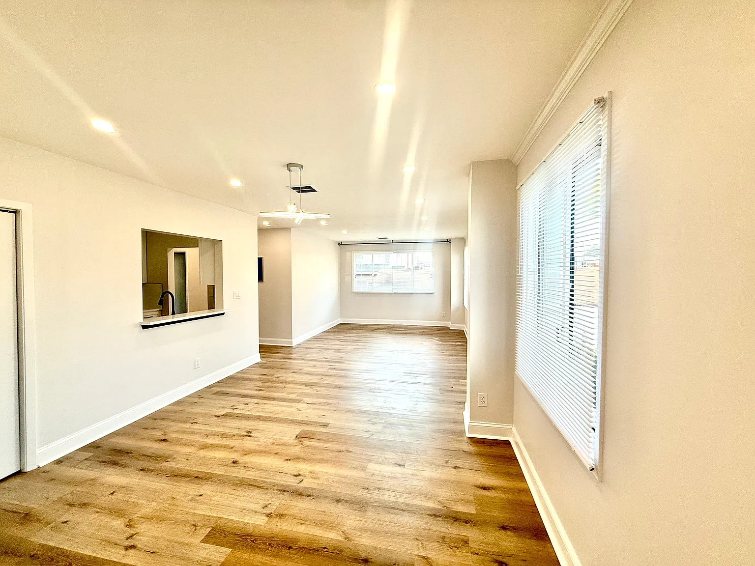 2 bed, 1100 sqft, $3,150 — Photo 4