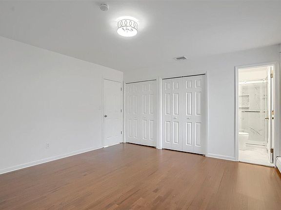 3rd image of 20 Millard Cir