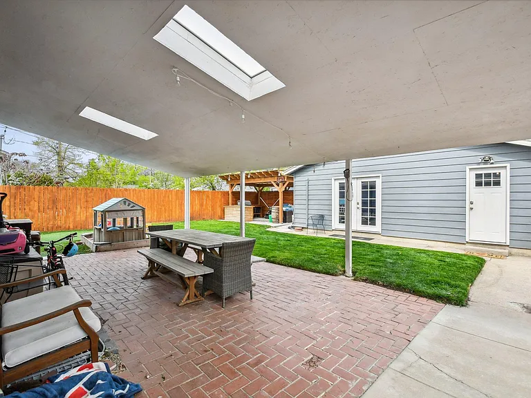 1520 S Monroe St — Photo 25