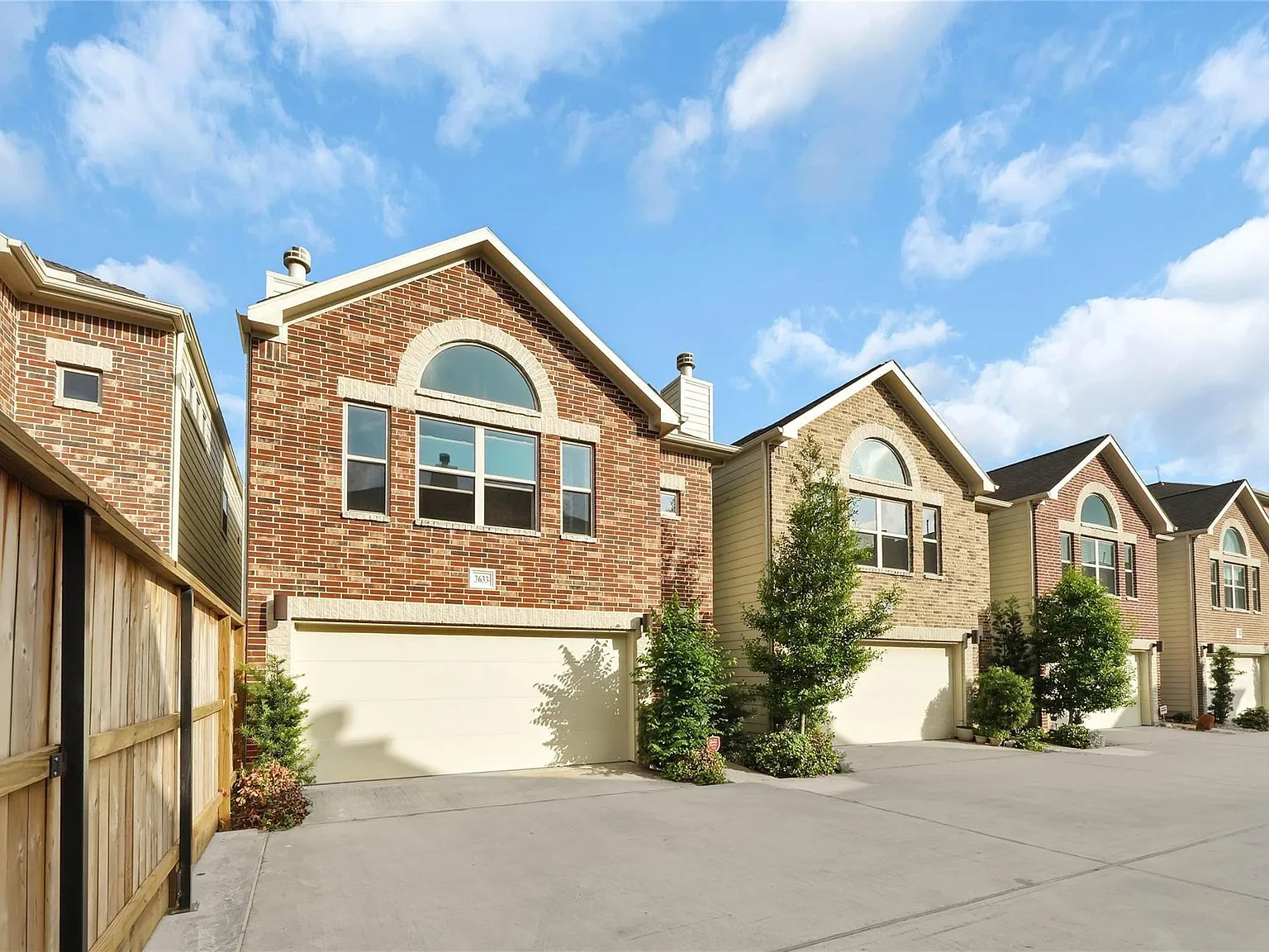 3 bed, 2.0 bath, 1791 sqft, $2,095 — Photo 2