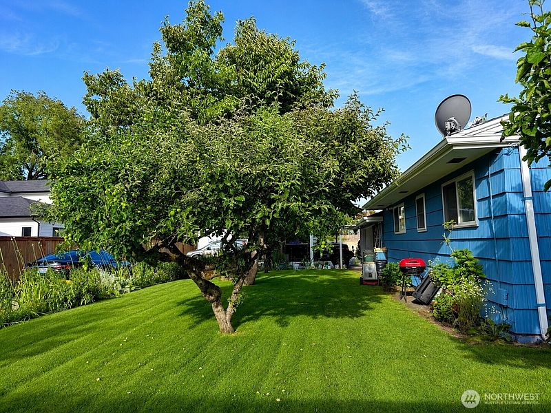 4th image of 1323 Violet Meadow Street S