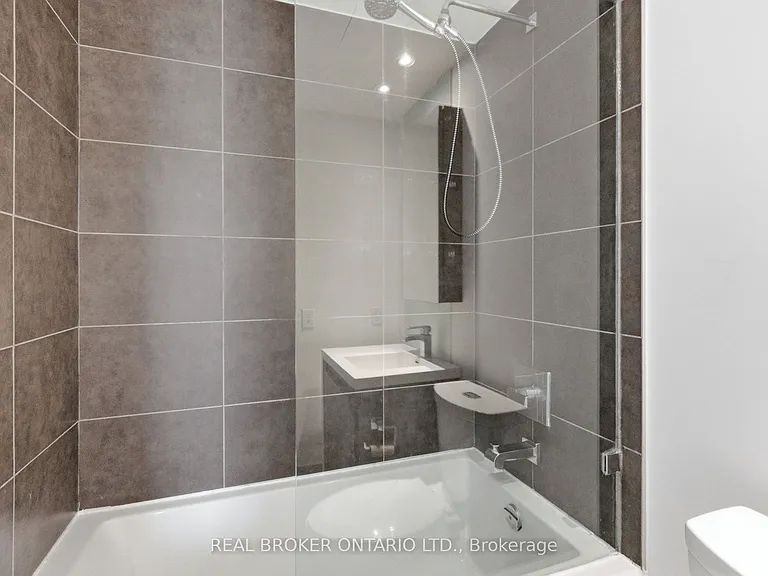 1030 King St W #Penthouse 25 — Photo 11