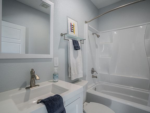 3rd image of 2112 Tracy Ave #1N