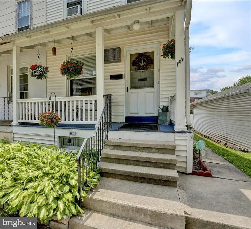 144 Madison St photo 1
