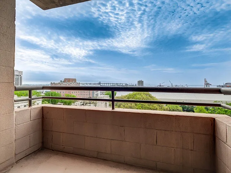 River Park Tower Apartment Homes — Photo 14