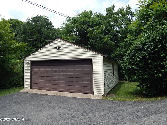 2nd image of 1347 Freedom Rd