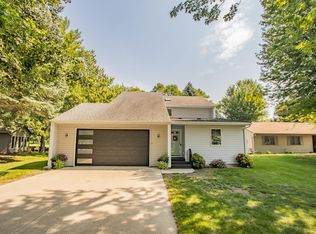 211 Emerald Dr, Arnolds Park, IA 51331