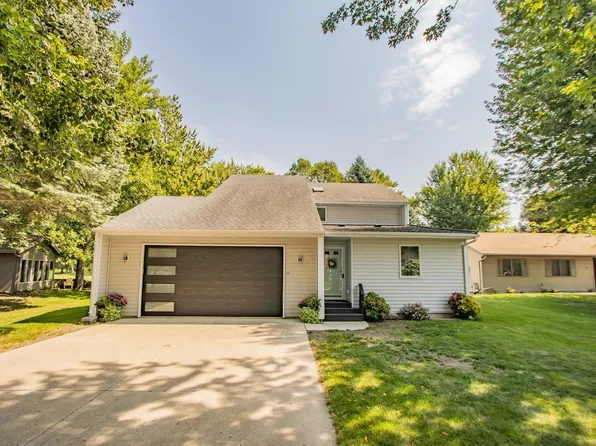 211 Emerald Dr, Arnolds Park, IA 51331