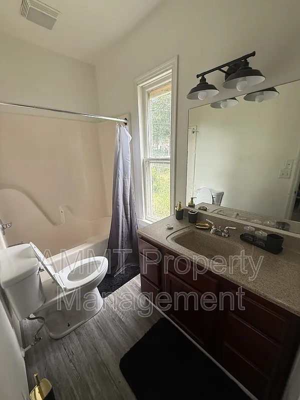 4 bed, 1.0 bath, $2,300 — Photo 3