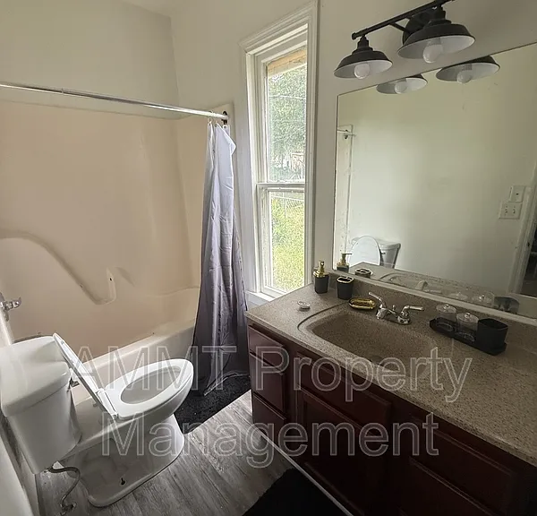 1838 J Ave NE — Photo 2