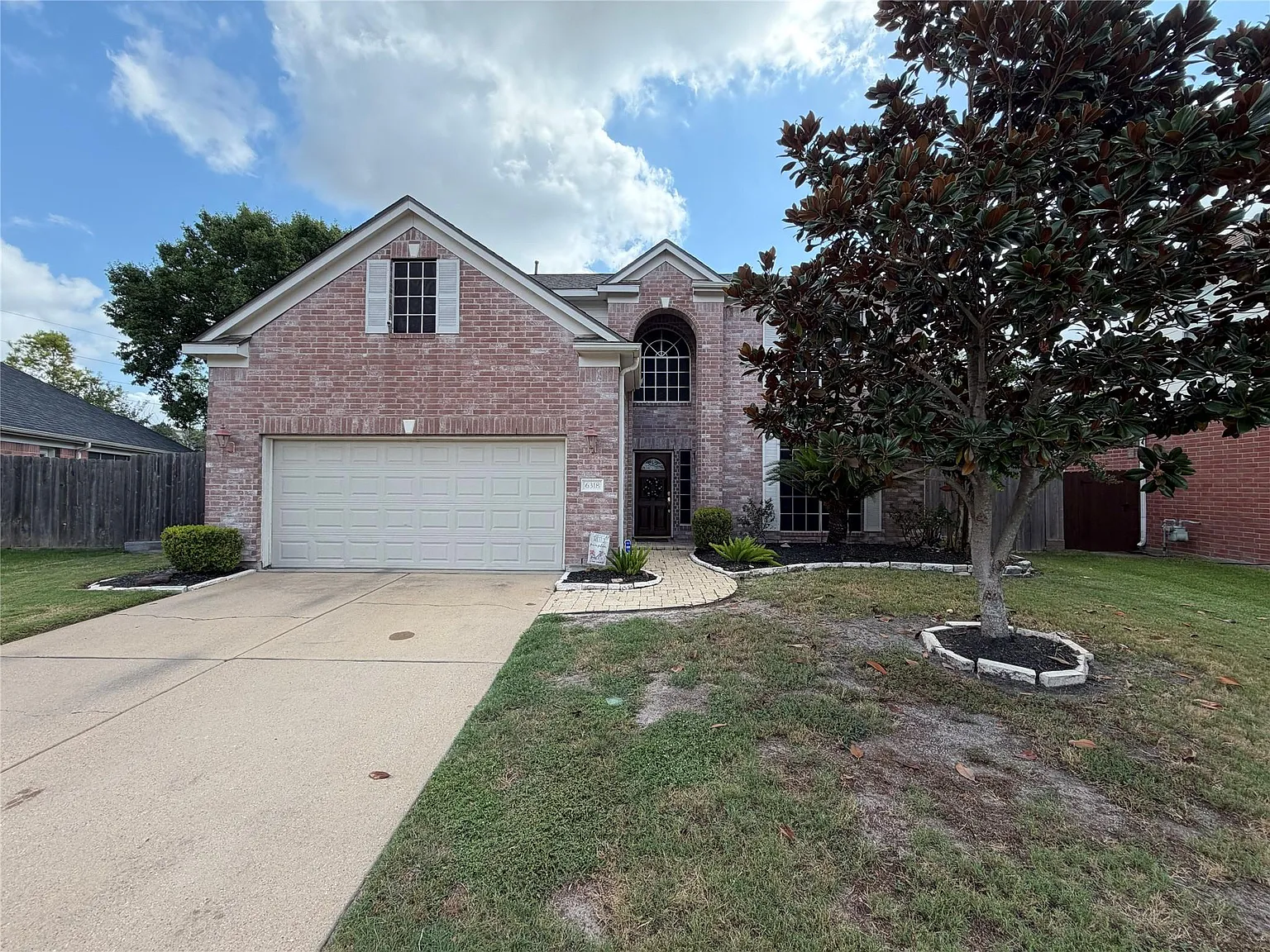 4 bed, 2.5 bath, 2800 sqft, $2,700 — Photo 1