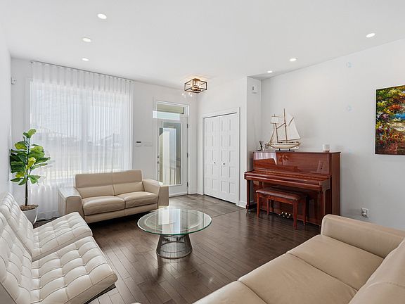 3rd image of 7430 Rue Liege