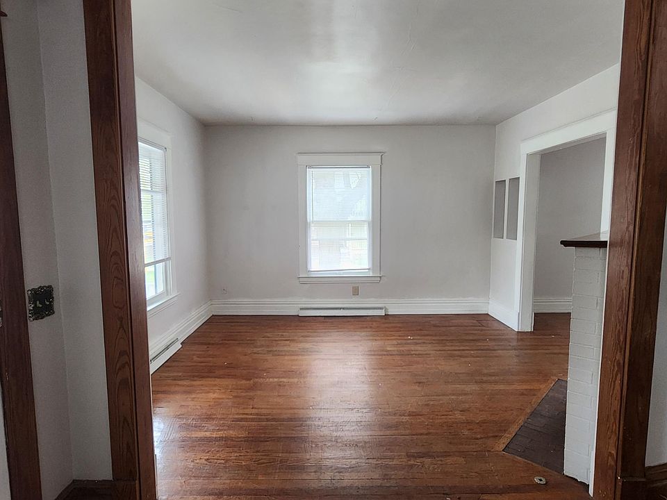 1st image of 901 Walwood Pl