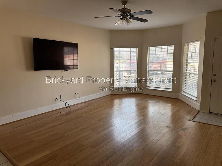 3944 Brandon Park Dr — Photo 5