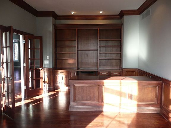 4th image of 942 Sherwood Forest Ln