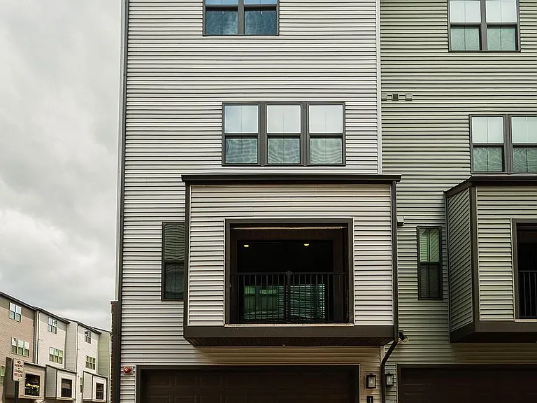 13001 Hattontown Sq — Photo 50