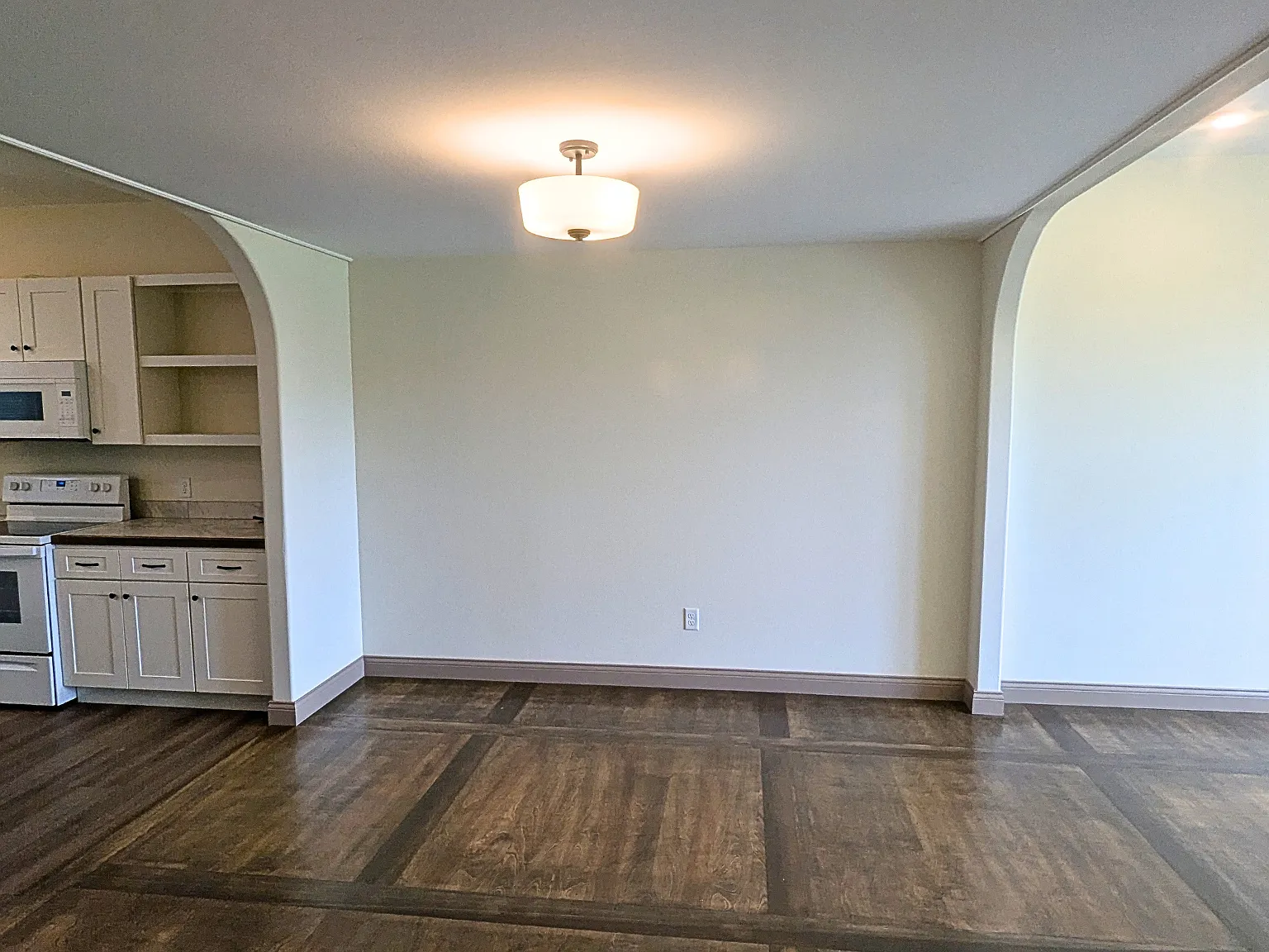 3 bed, 3.5 bath, 1834 sqft, $2,995 — Photo 3