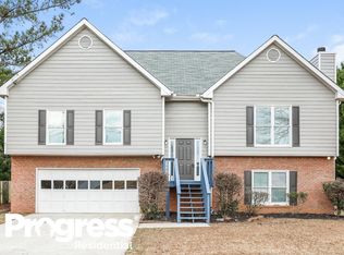 1225 Shamrock Hill Cir, Loganville, GA