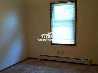1047 Thorndale Ave — Photo 4