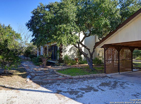 3rd image of 370 Lakewood Dr