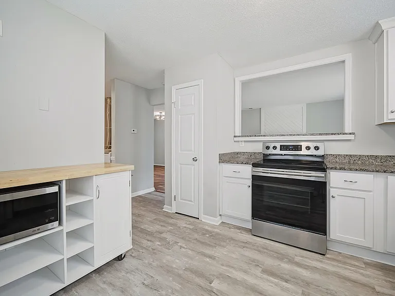 5408 Lord Dunmore Ct — Photo 2