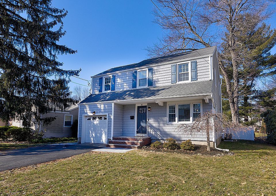 1st image of 18 Brook Dr N