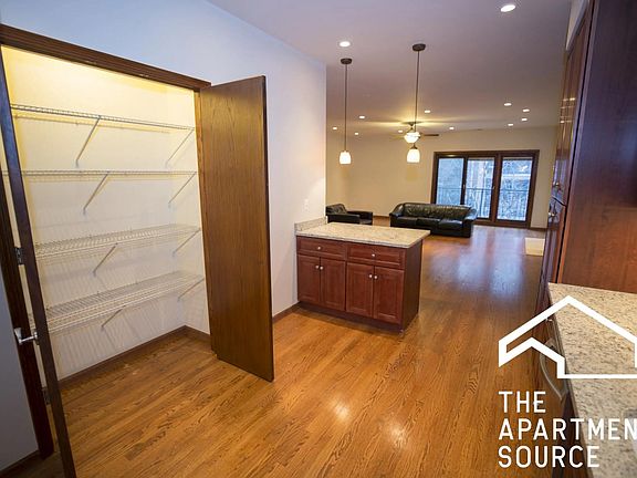 3rd image of 670-72 N Peoria St #2