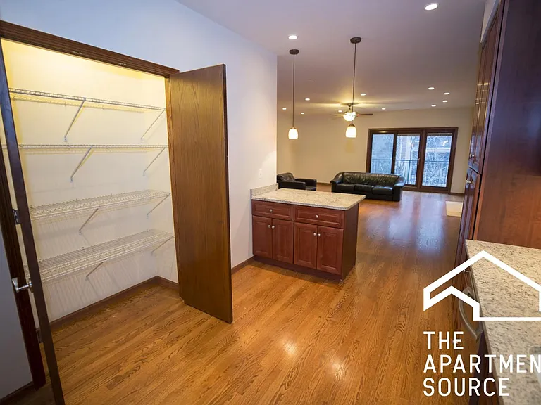 670-72 N Peoria St #2 — Photo 3