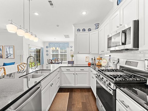 5th image of 2124 N Woodlark Ln