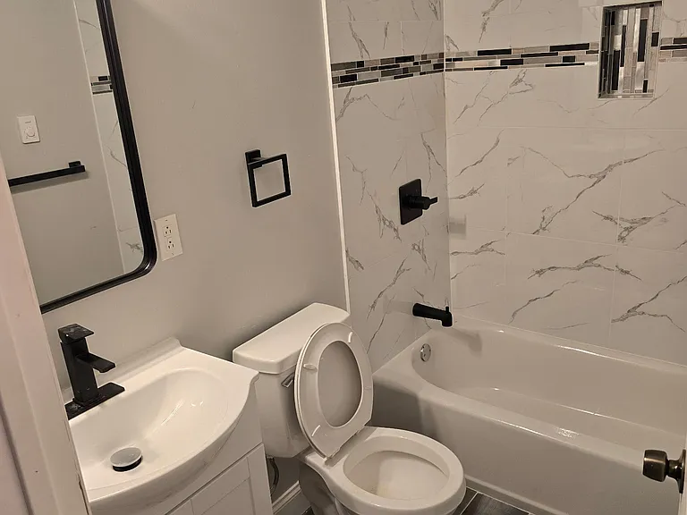 4005 N 10th St #1 — Photo 9
