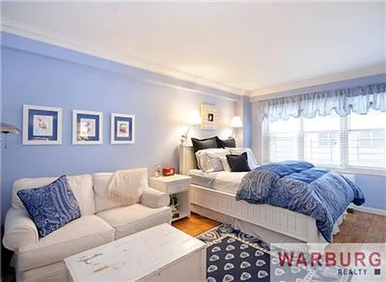 Sold by Warburg | media 10