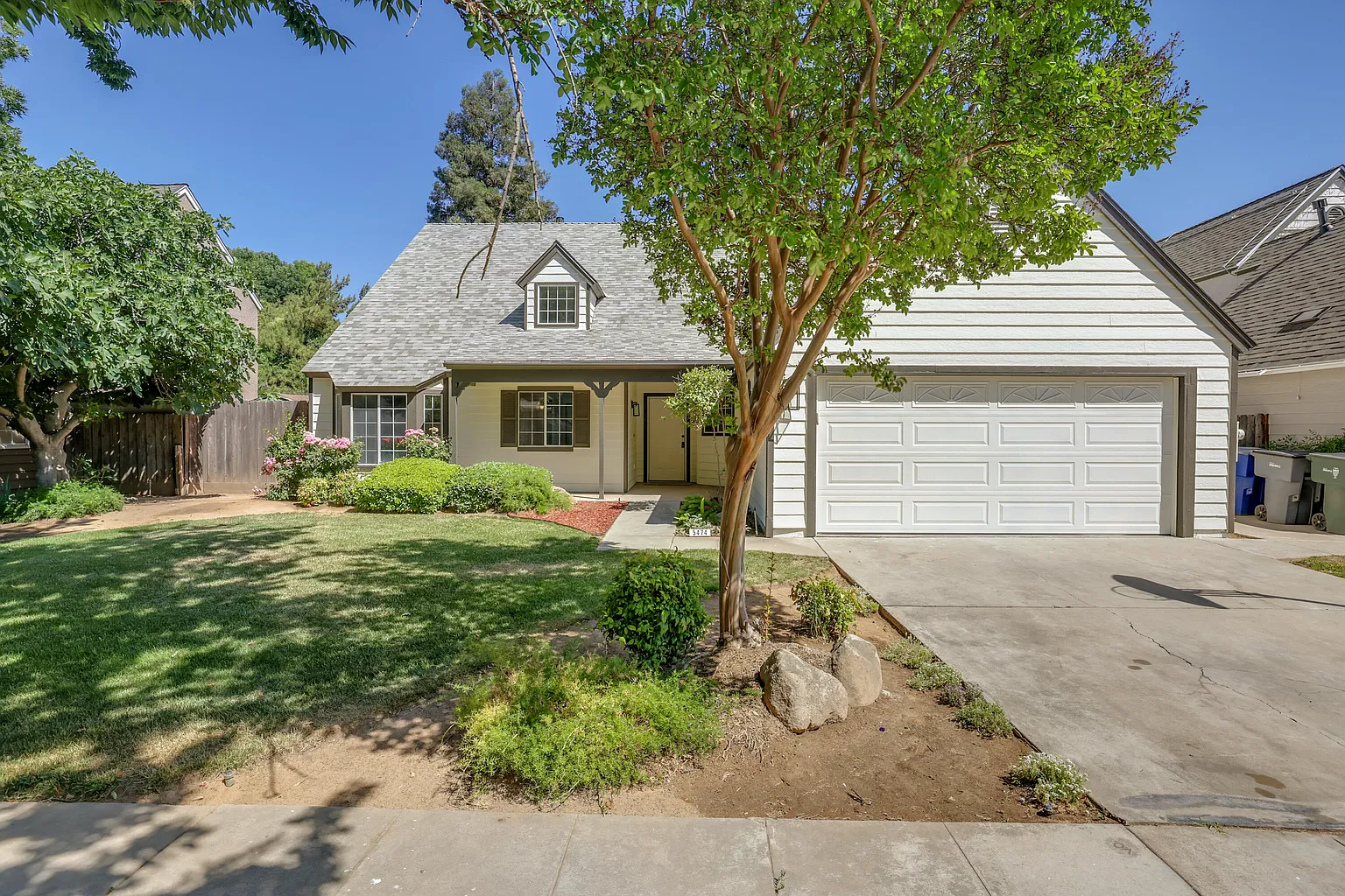 5474 N Silverado Ave photo 1