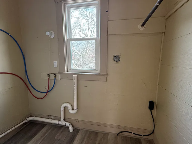 319 Clay St — Photo 10