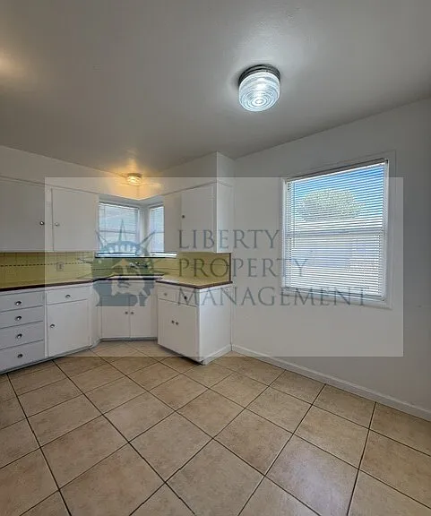 1115 S Central Ave #B — Photo 4