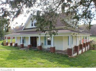 737 Kenmore Rd, Hillsville, VA 24343