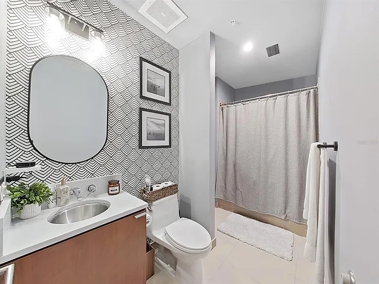 111 N 12th St #1810 — Photo 25