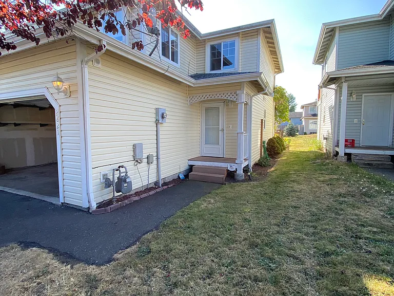 2821 Valencia St — Photo 2