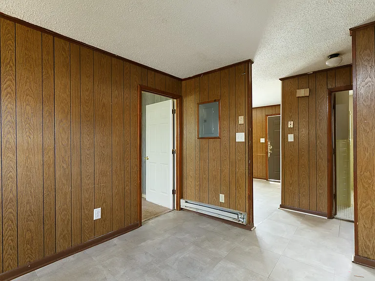 1049B Rulnick St — Photo 6