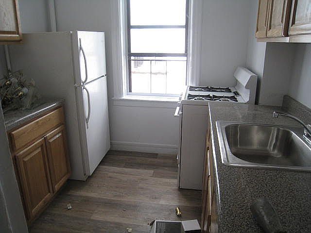 1st image of 40-16 Astoria Blvd S #2