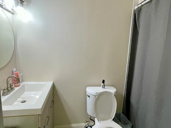 231 Griffith Street image 4 of 6