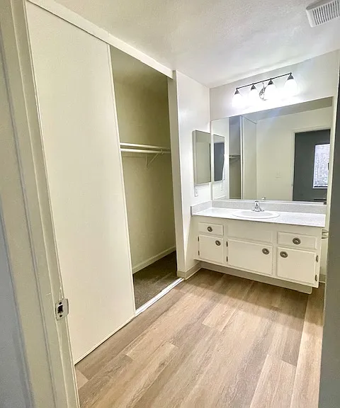 10' primary closet