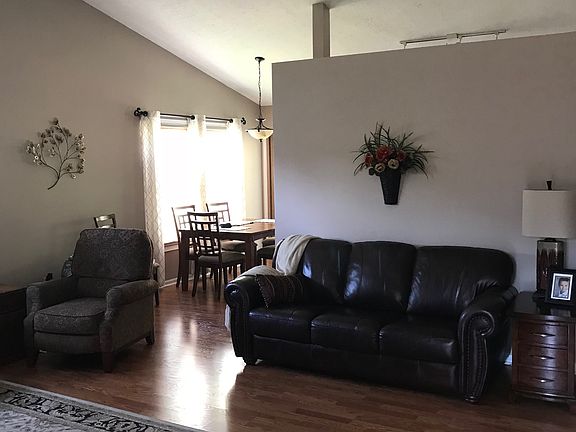 4th image of 4034 Martin Ct