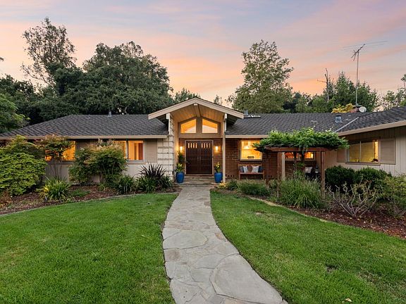 3rd image of 1010 Crooked Creek Dr
