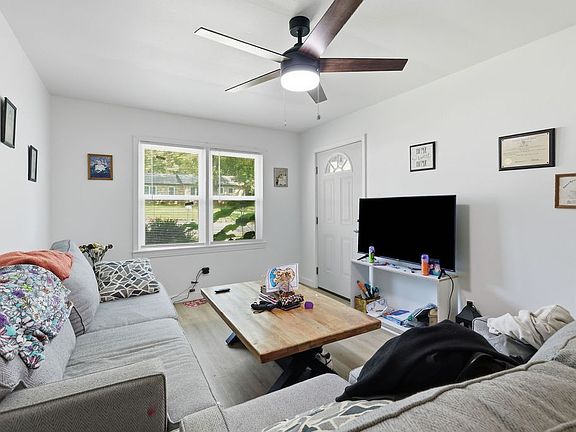 4th image of 1001 Cowan St