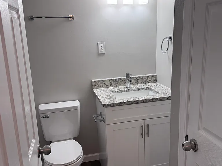 Fully renovated full bathroom